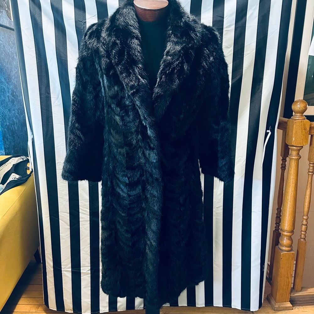 Henig Furs Luxurious Black Mink Fur Coat w/ Shawl Collar